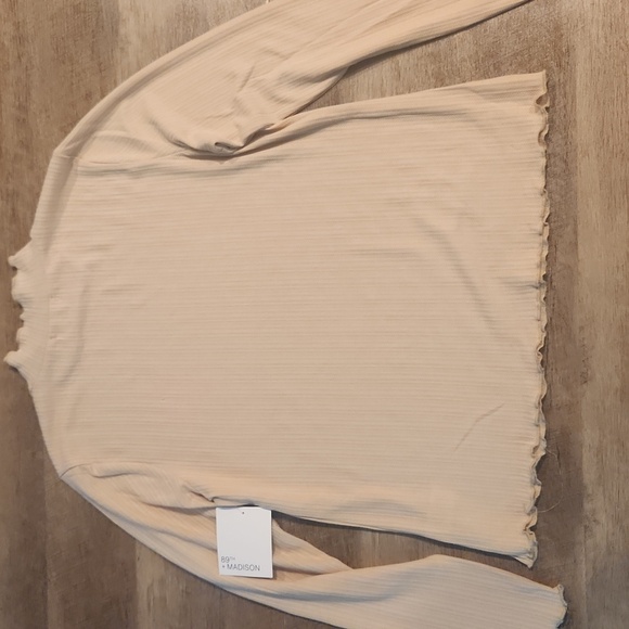 89th + Madison Long Sleeve Top. NWT. Size M - Picture 6 of 6